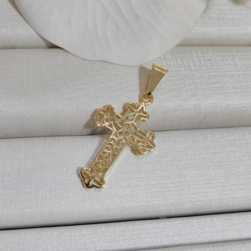 PINGENTE CRUZ VAZADA TRABALHADA BANHADO A OURO 18K
