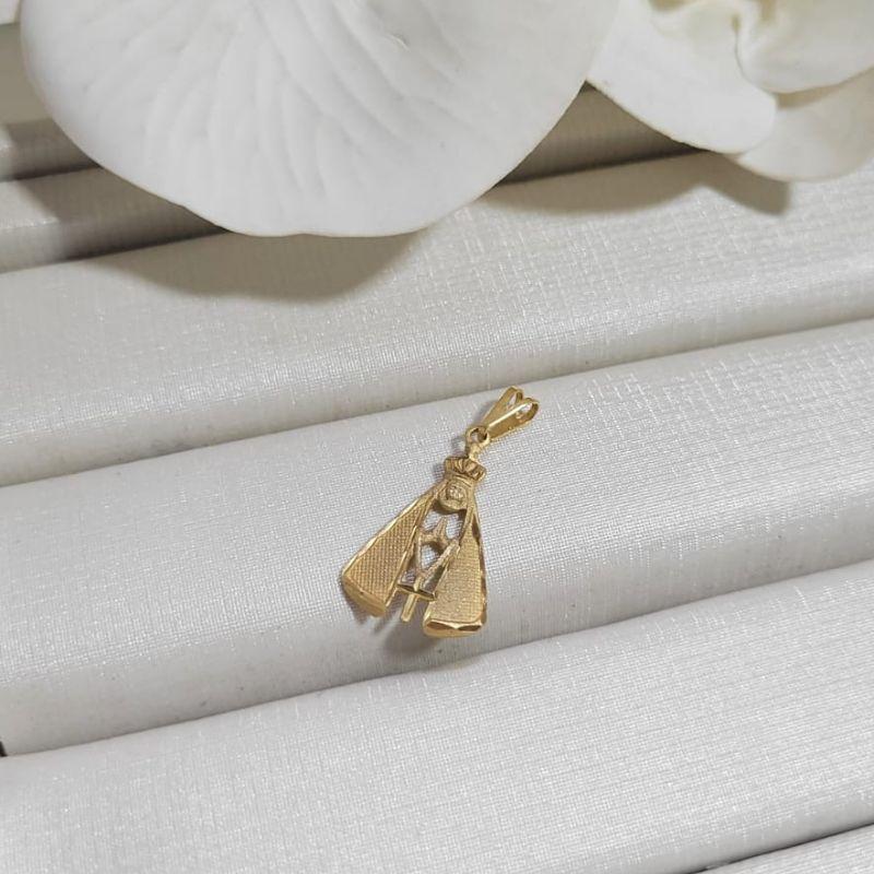 PINGENTE DIAMANTADO FOSCO NOSSA SENHORA APARECIDA BANHADO A OURO 18K