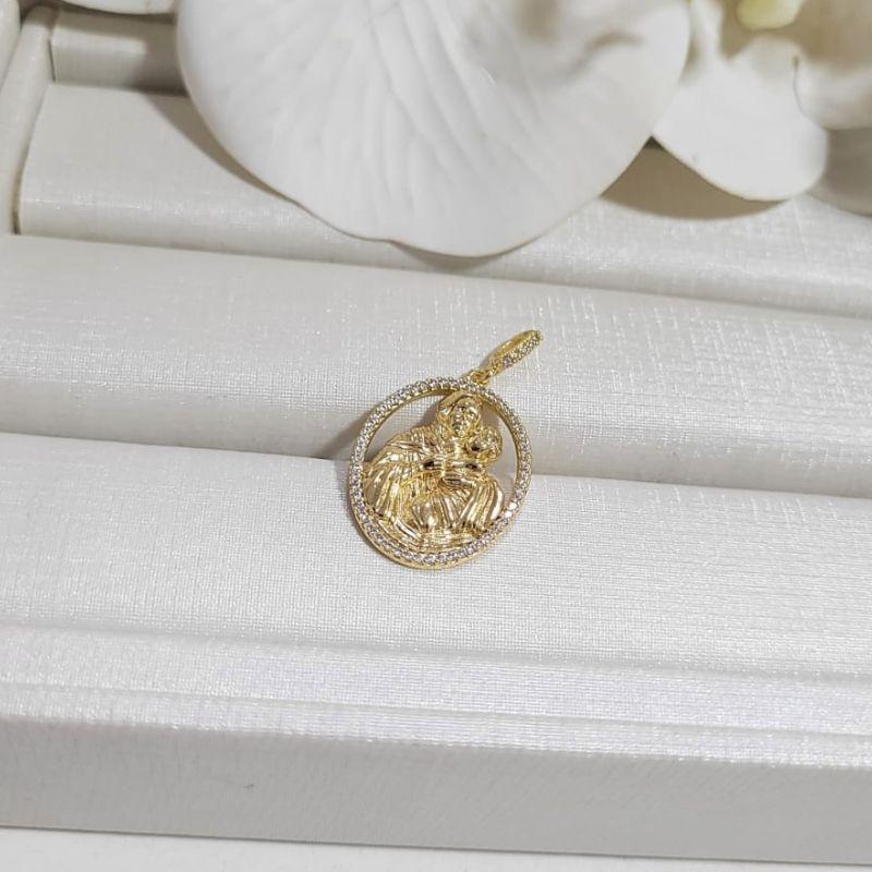 PINGENTE NOSSA SENHORARA DO CARMO CRAVEJADA BANHADO A OURO 18K