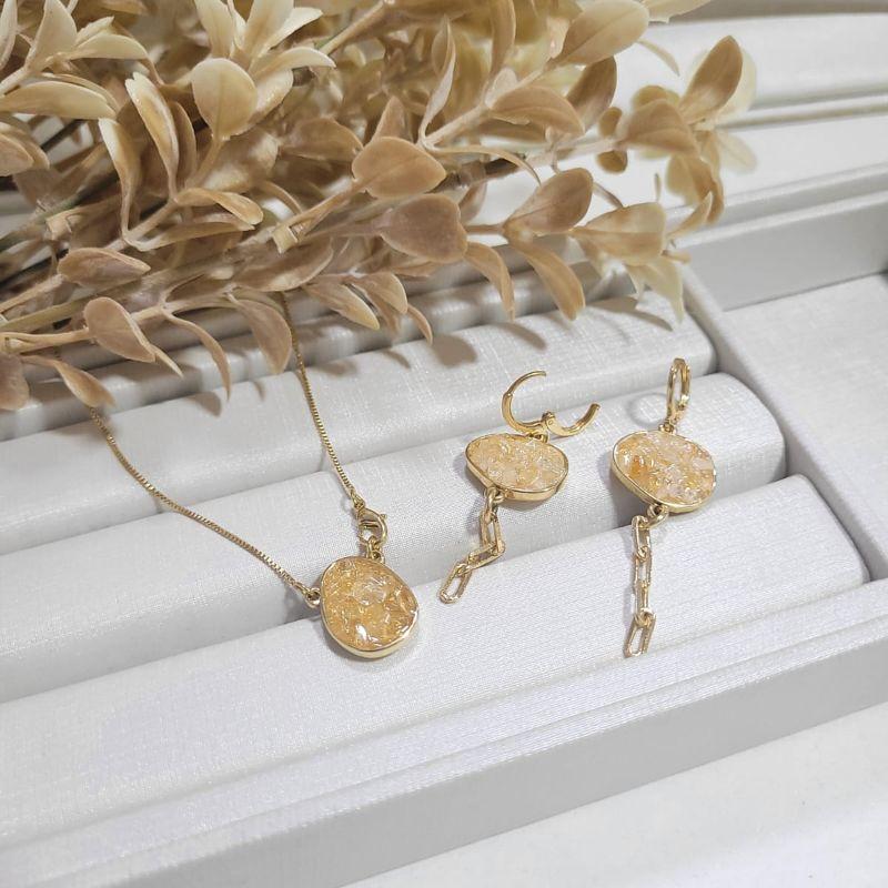 Conjunto com pedra natural oval citrino banhado a ouro 18K