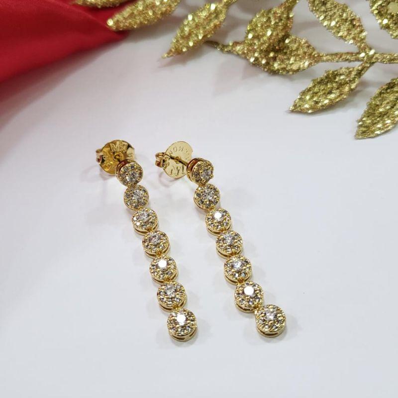 Brinco fio com 7 esferas grandes cravejadas banhado a ouro 18k