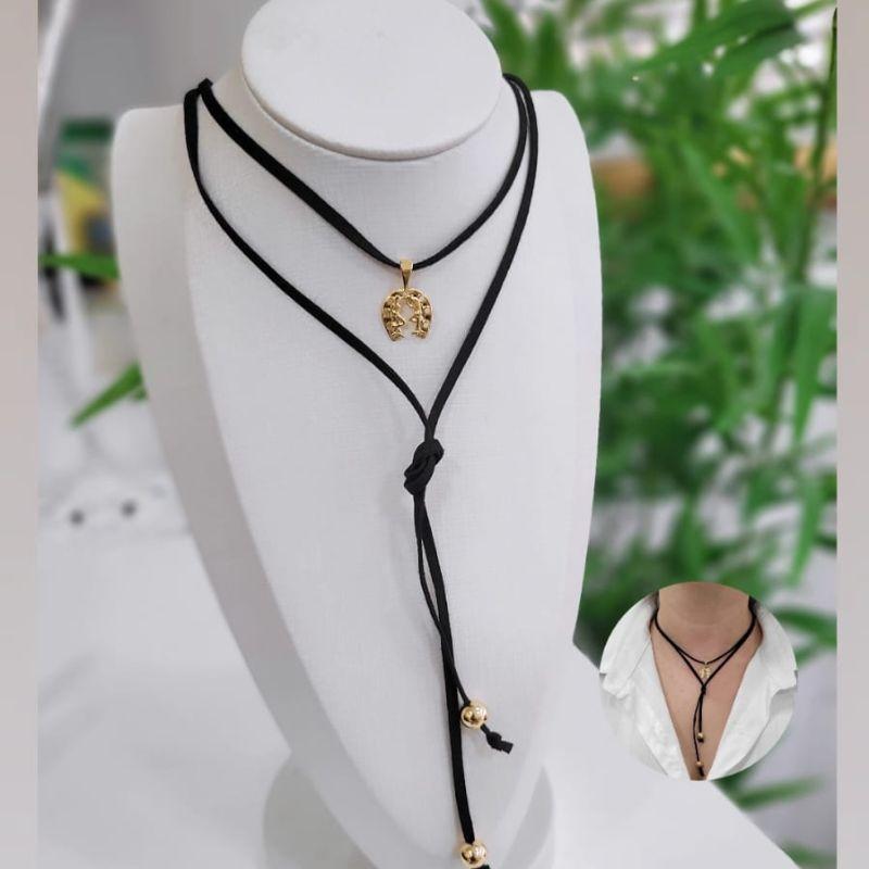 Colar country com Pingente ferradura com casal