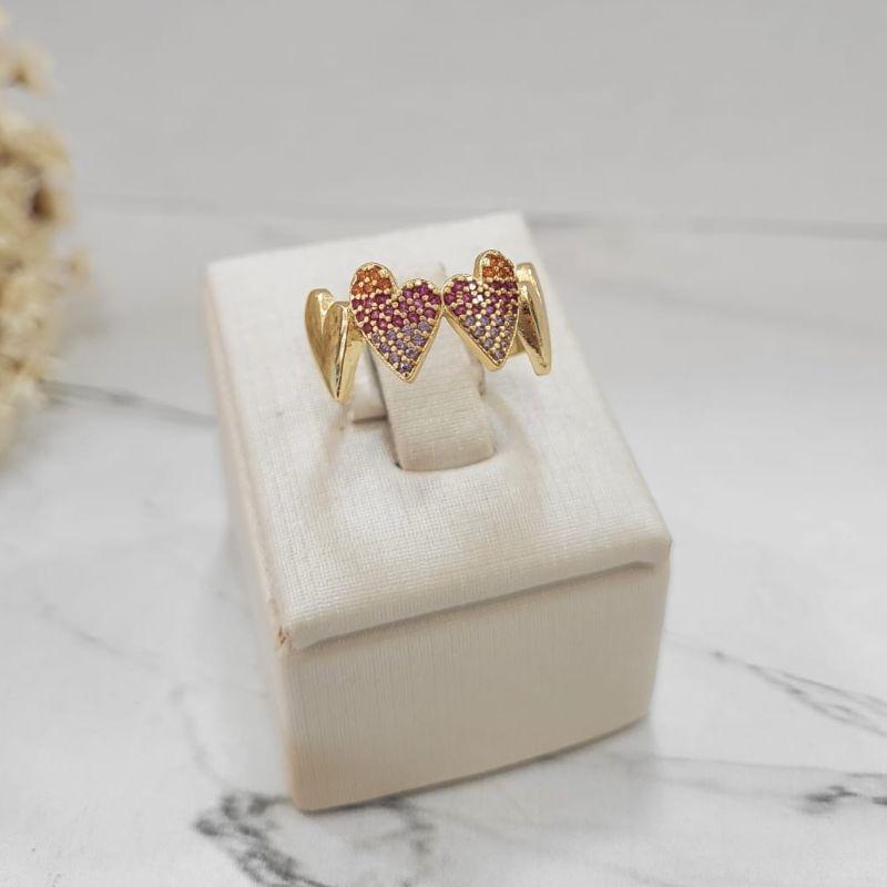 ANEL COM 2 CORAÇÕES CRAVEJADOS E 2 LISOS BANHADO A OURO 18K