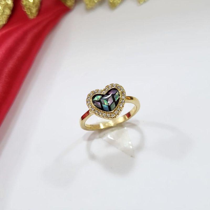 Anel coracao em madreperola colorido com bordas cravejadas banhado a ouro 18k