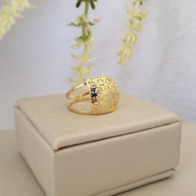 ANEL  QUADRADO DETALHES FLORES