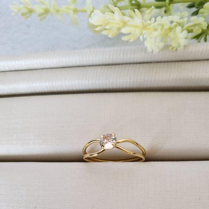 ANEL SOLITÁRIO FIO DUPLO COM ZIRCÔNIA PEQUENA BANHADO A OURO 18K