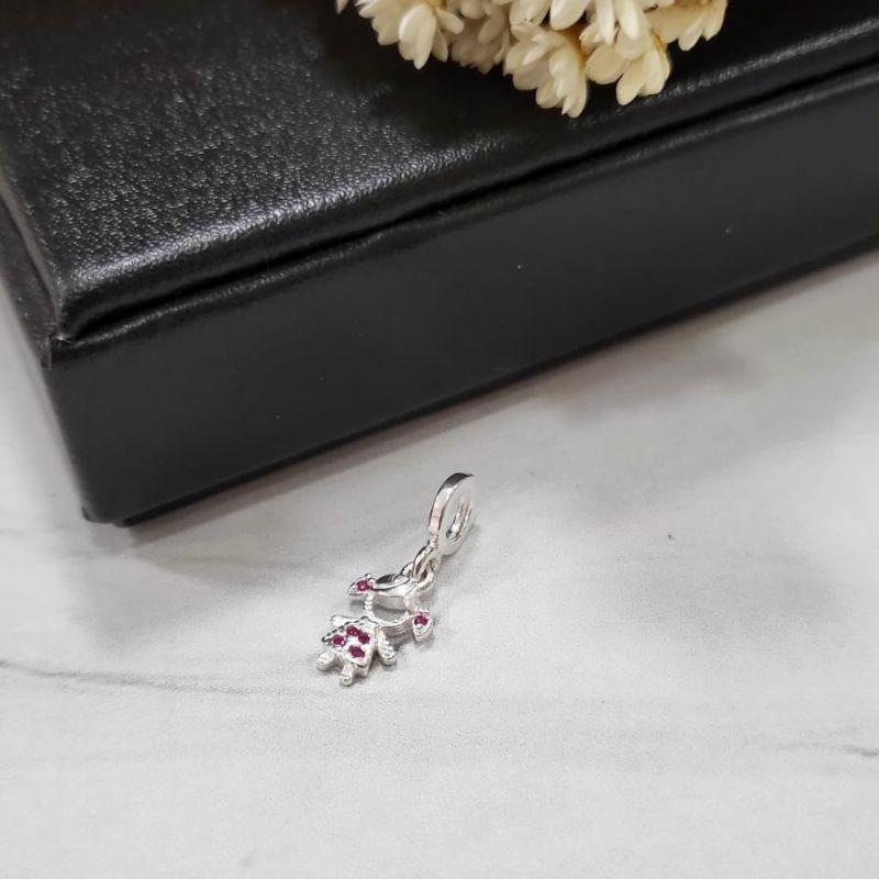 Berloque menina cravejada 6 zirconias rosa  prata 925