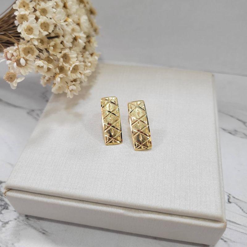 Brinco  ourinho retangular tem 4 X  banhado a ouro 18k
