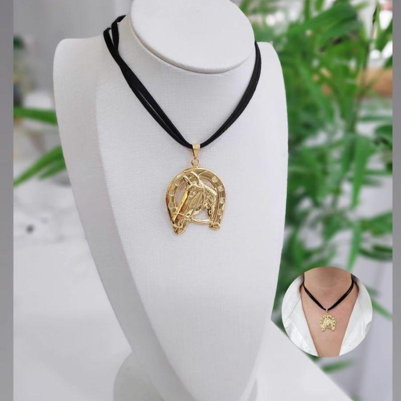 COLAR COUNTRY COM PINGENTE DE FERRADURA COM CAVALO GRANDE