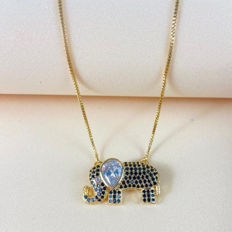 Gargantilha pingente elefante cravejado cristal e onix banhado a ouro 18k TAM45CM
