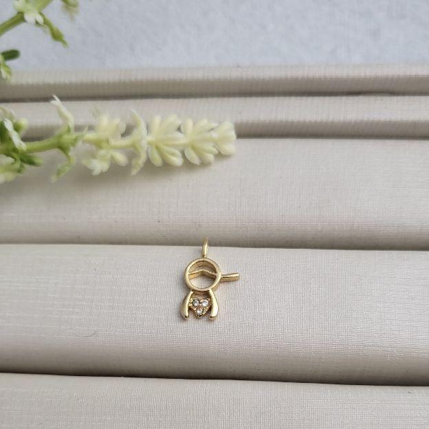 PINGENTE MENINO COM CORAÇÃO CRISTAL BANHADO A OURO 18K