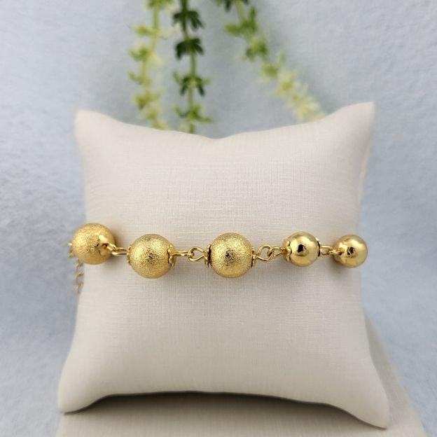 Pulseira  3 bolas jateadas e 2 menores lisas banhado a ouro 18k TAM20CM