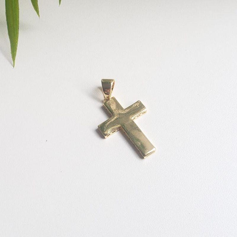 PINGENTE CRUZ LISA COM GALERIA BANHADO A OURO 18K