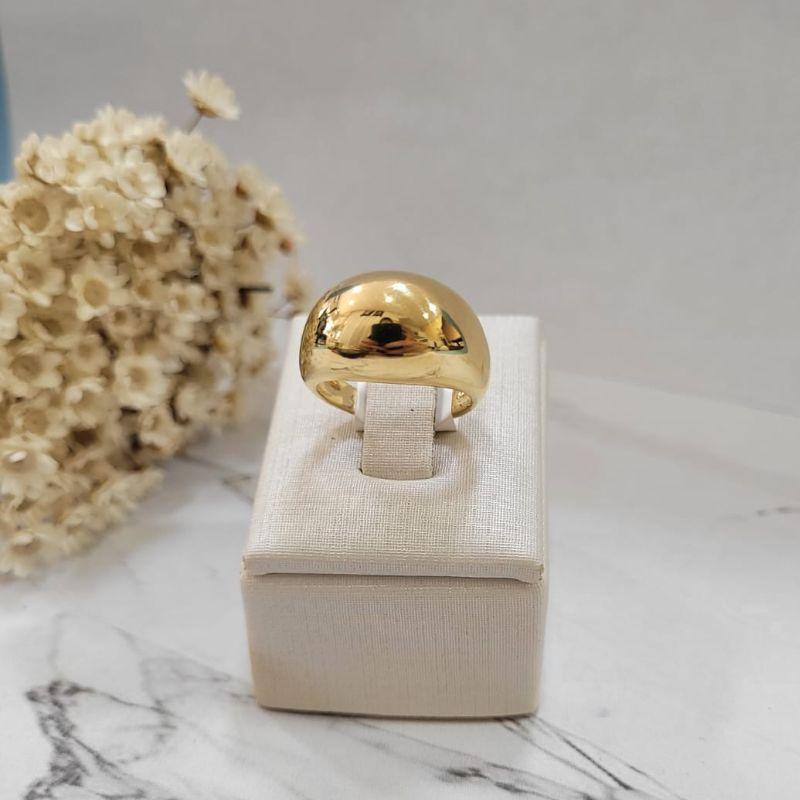 Anel liso abaulado oco banhado a ouro 18K
