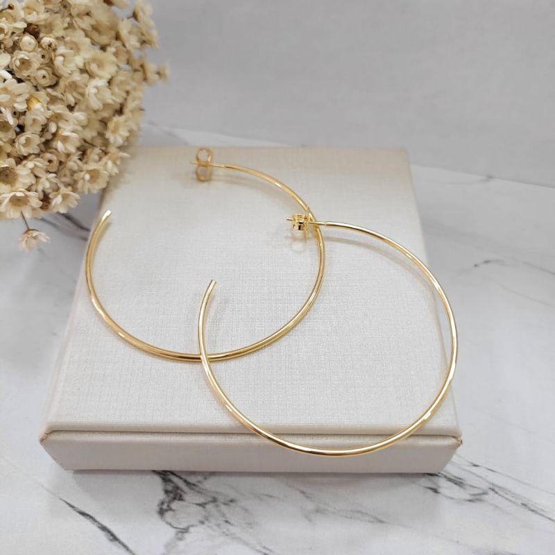 ARGOLA ABERTA 6CM  FIO REDONDO BANHADO A OURO 18K