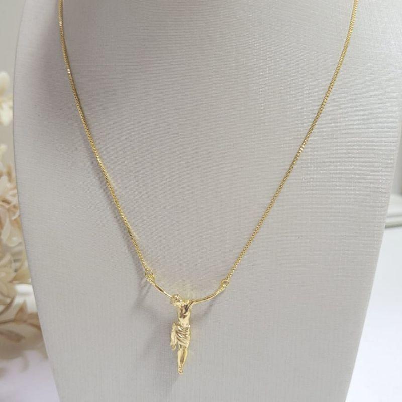 COLAR LONGO VENEZIANA COM PINGENTE CRISTO BANHADO A OURO 18K