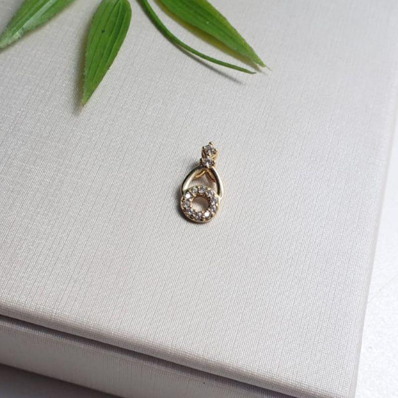 PINGENTE COM 2 PONTOS DE LUZ 1 ELO LISO E OUTRO CRAVEJADO BANHADO A OURO 18K