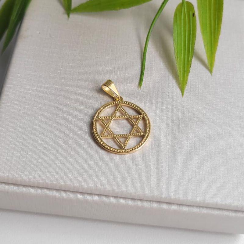 PINGENTE ESTRELA DE DAVI COM ARO REDONDO BANHADO A OURO 18K
