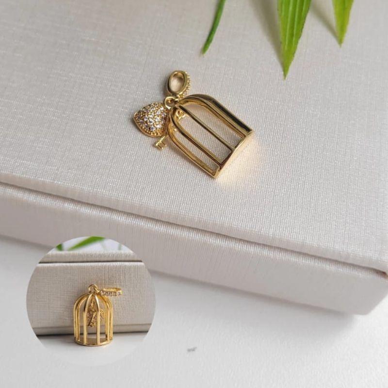 PINGENTE GAIOLA COM ELO CRAVEJADO COM CHAVE E CORACAO CRAVEJADO POR DENTRO BANHADO A OURO 18K