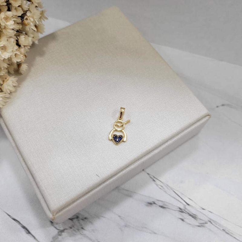 PINGENTE MENINO COM CORAÇÃO BANHADO A OURO 18K