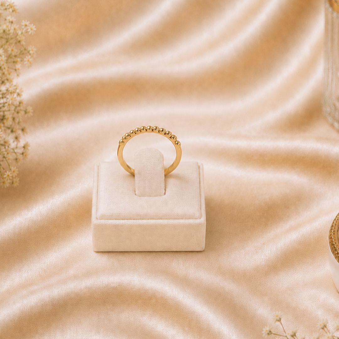 Anel aparador com 9 zirconias cristal banhado a ouro 18K