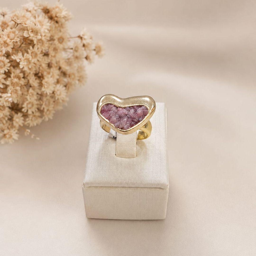 Anel coracao pedra natural rodonita rosa banhado a ouro 18K