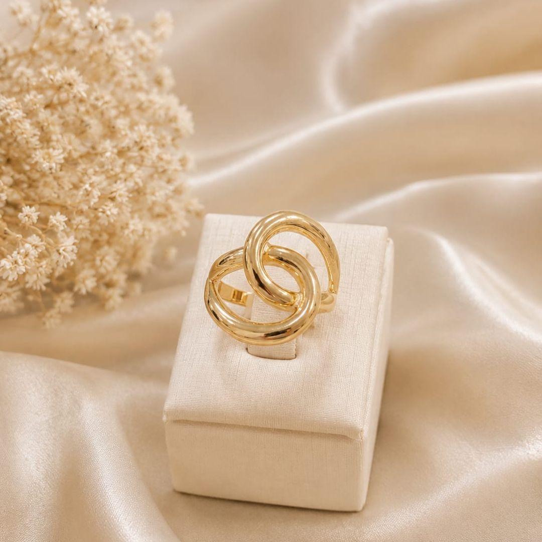 Anel entrelacado banhado a ouro 18K