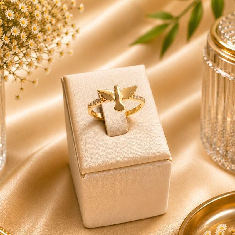 ANEL ESPIRITO SANTO COM LATERAIS EM ZIRCÔNIA BANHADO A OURO 18K