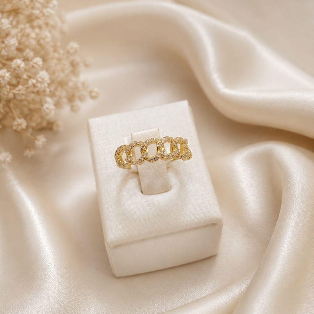 Anel estilo corrente cravejado banhado a ouro 18K