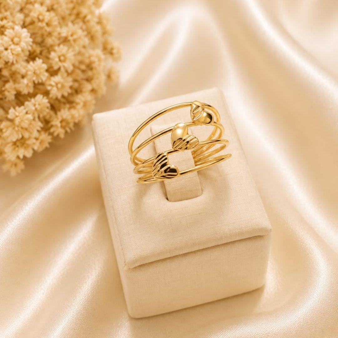 Anel ourinho com 3 coracoes cheios pequenos banhado a ouro 18k