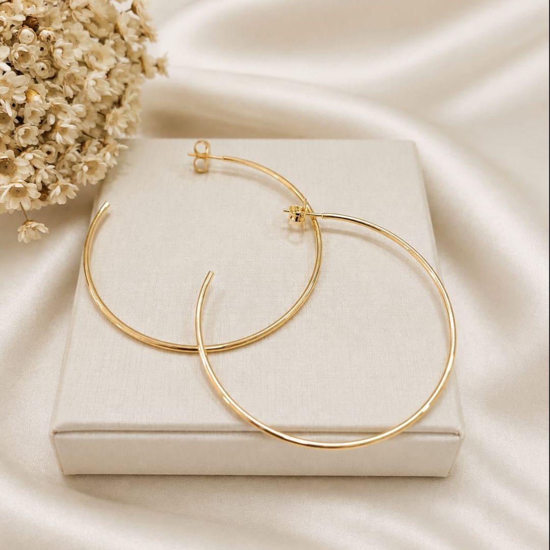 ARGOLA ABERTA 6CM  FIO REDONDO BANHADO A OURO 18K