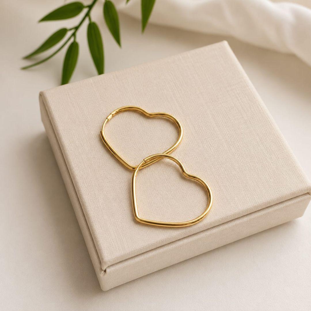 ARGOLA CORACAO FECHADA FIO REDONDO LISA 3CM BANHADO A OURO 18K
