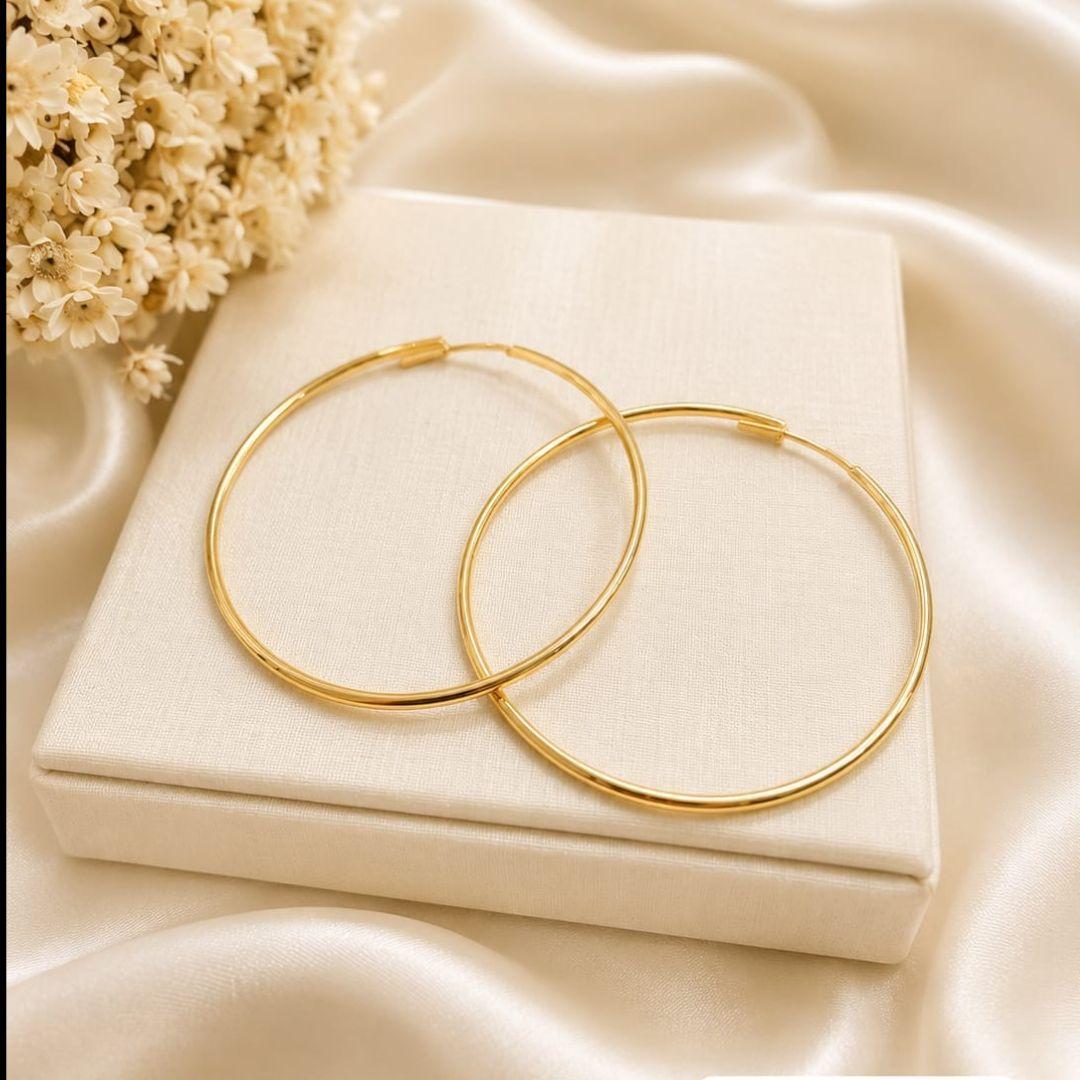ARGOLA  REDONDA FECHADA LISA FIO REDONDO 5CM   BANHADO A OURO 18K