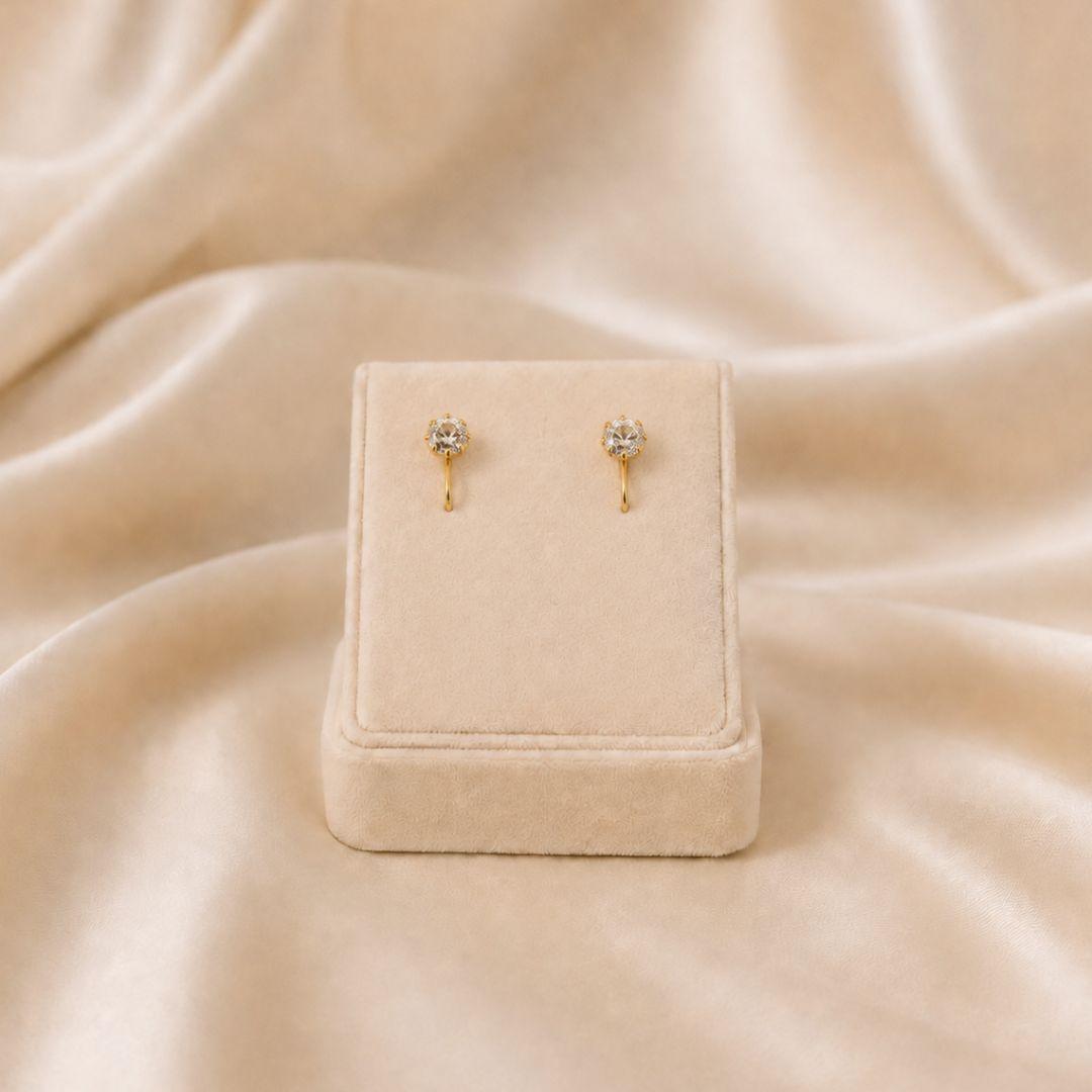 Brinco de pressao com ponto de luz medio com 6 garras banhado a ouro 18K