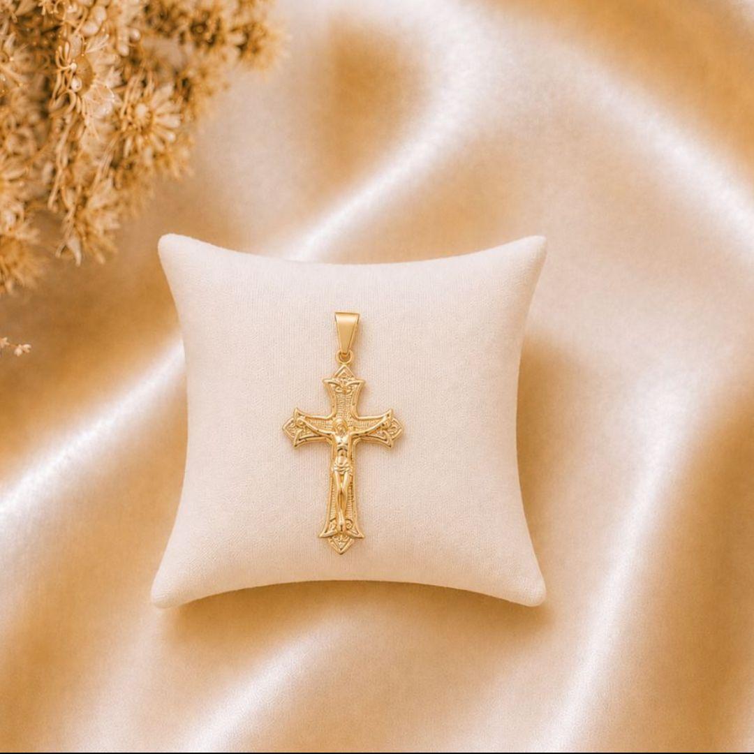 PINGENTE CRUCIFIXO MEIO FOSCO COM CRISTO BANHADO A OURO 18K