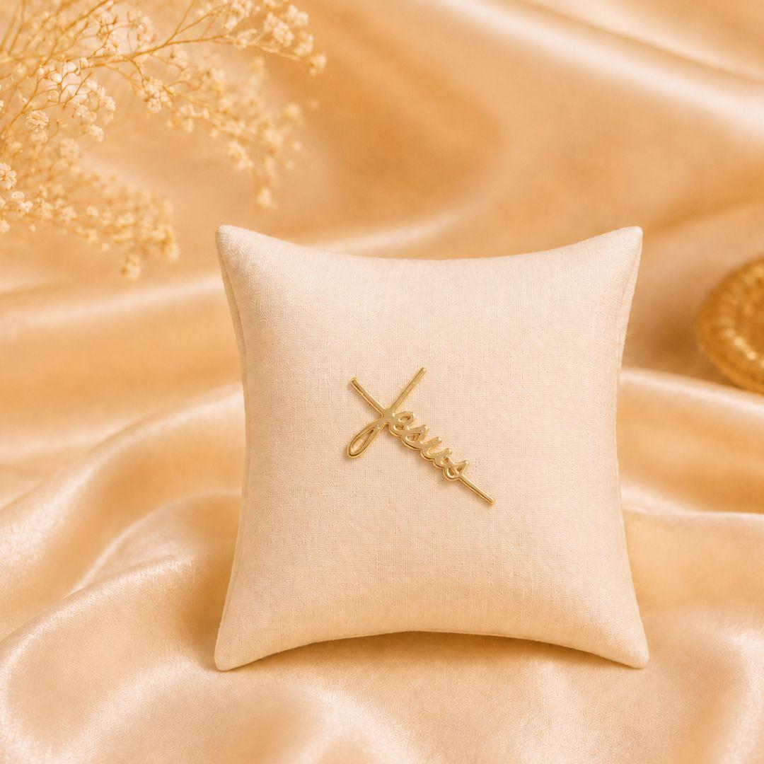 PINGENTE NOME JESUS BANHADO A OURO 18K