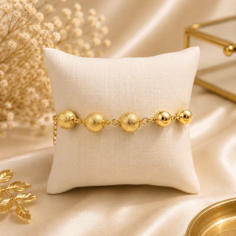Pulseira  3 bolas jateadas e 2 menores lisas banhado a ouro 18k TAM20CM
