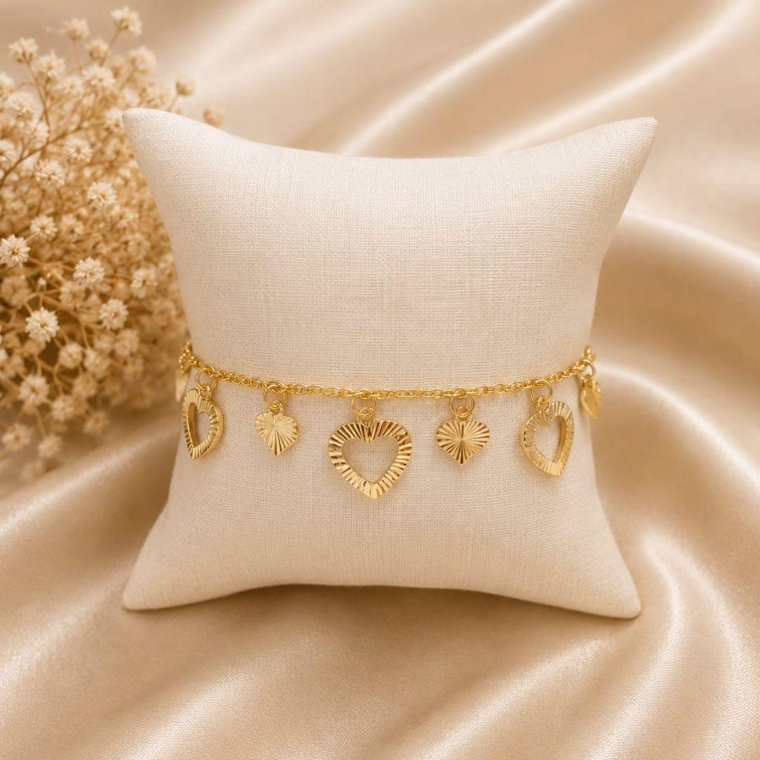 Pulseira coracoes diamantados vazados G e coracoes pequenos com extensor  banhado a ouro 18k