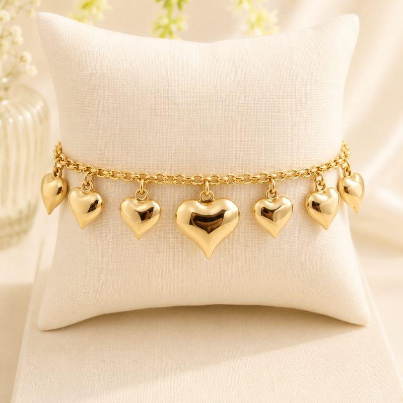 Pulseira elo portugues com 7 coracoes com extensor  banhado a ouro 18k