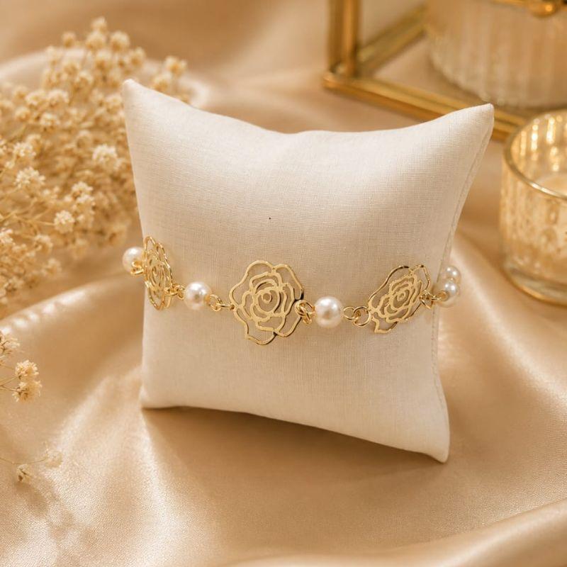 Pulseira perolas e 3 flores com extensor banhado a ouro 18k TAM20CM
